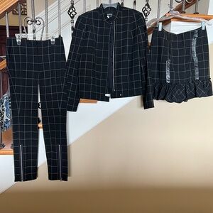 Bebe Women's Black Checkered blazer size 8 Pants size 2 skirt size 2 Set